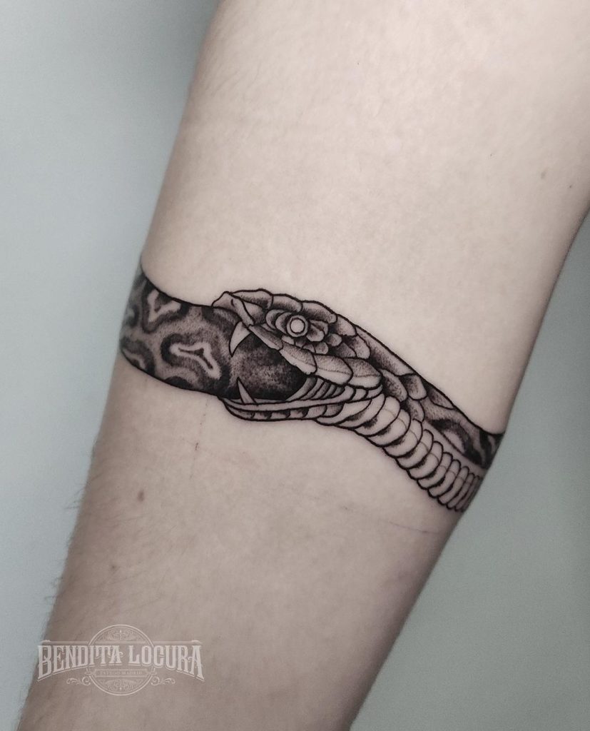 tatuaje brazalete antebrazo