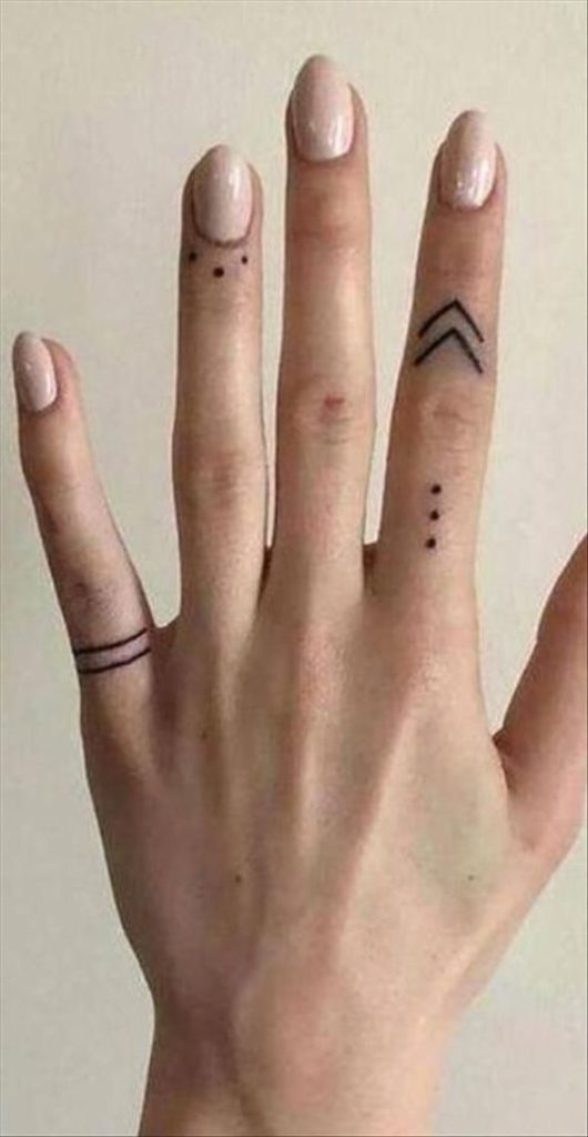 tatuajes dedos finos