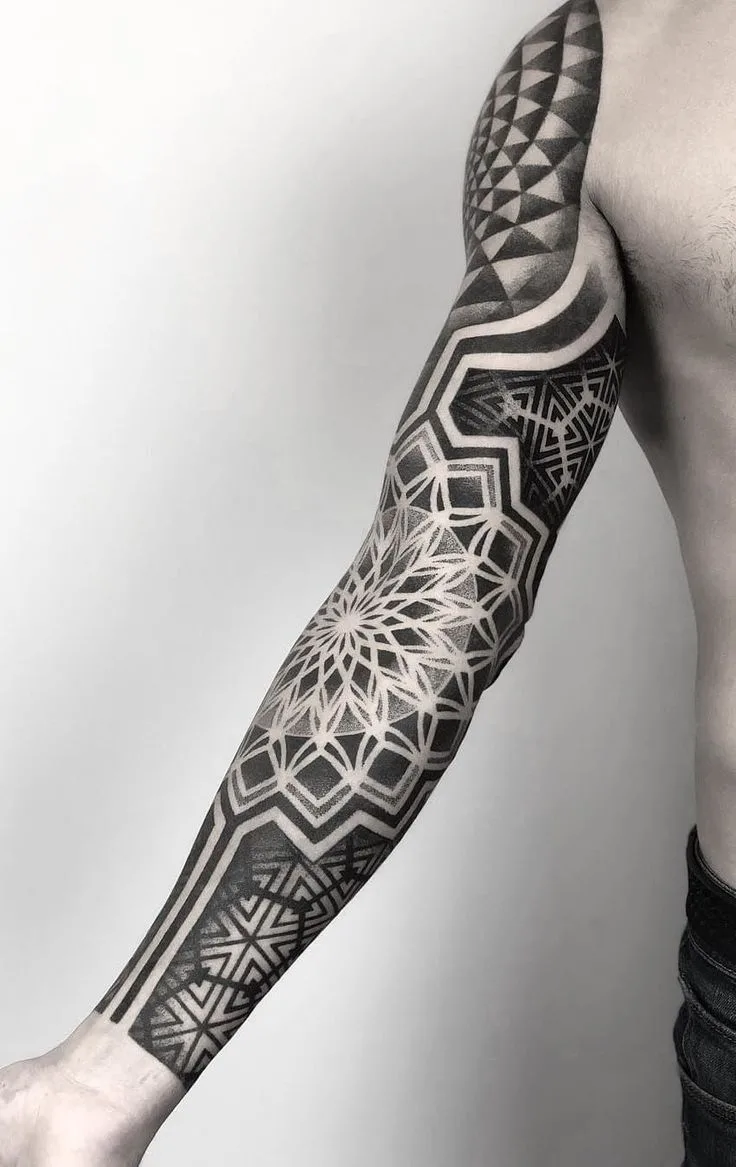 tatuaje estilo geométrico